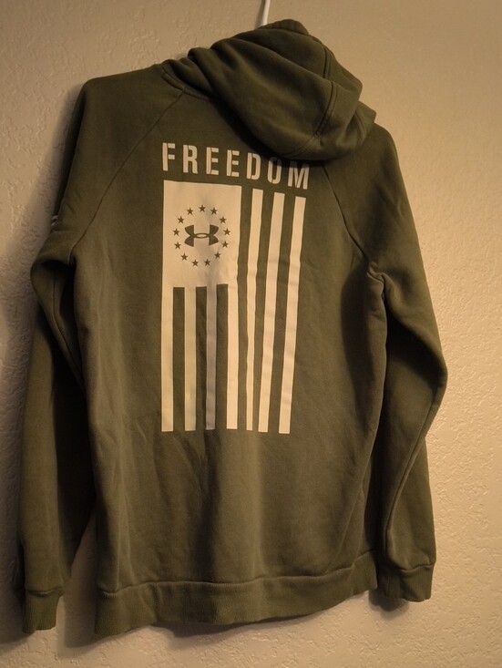 Under Armour Other - Under Armour Green Men’s M Pullover Hoodie with American Flag USA Freedom